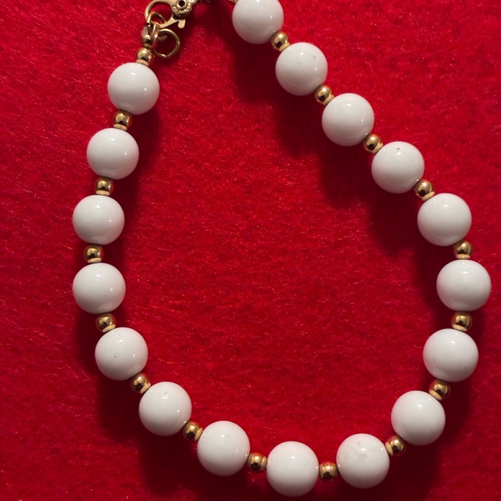 Monet White and Gold Beaded Bracelet - Picture 3 of 6